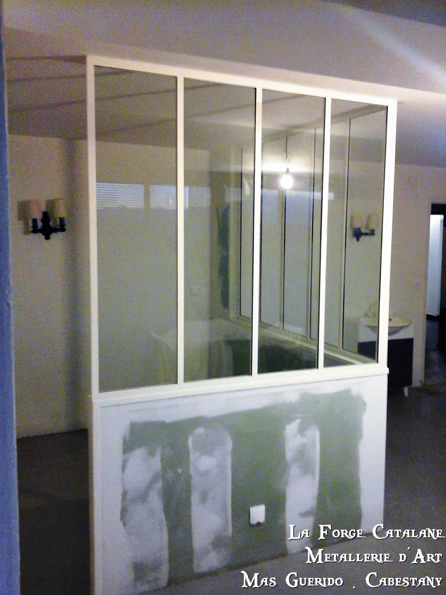 verriere type ancien atelier avec capotage et thermolaquage blanc forge catalane 2.jpg